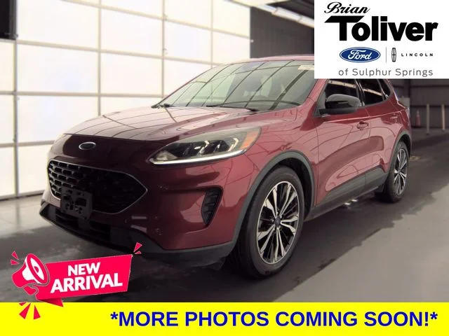 Used 2022 Red Metallic Ford SE image 1