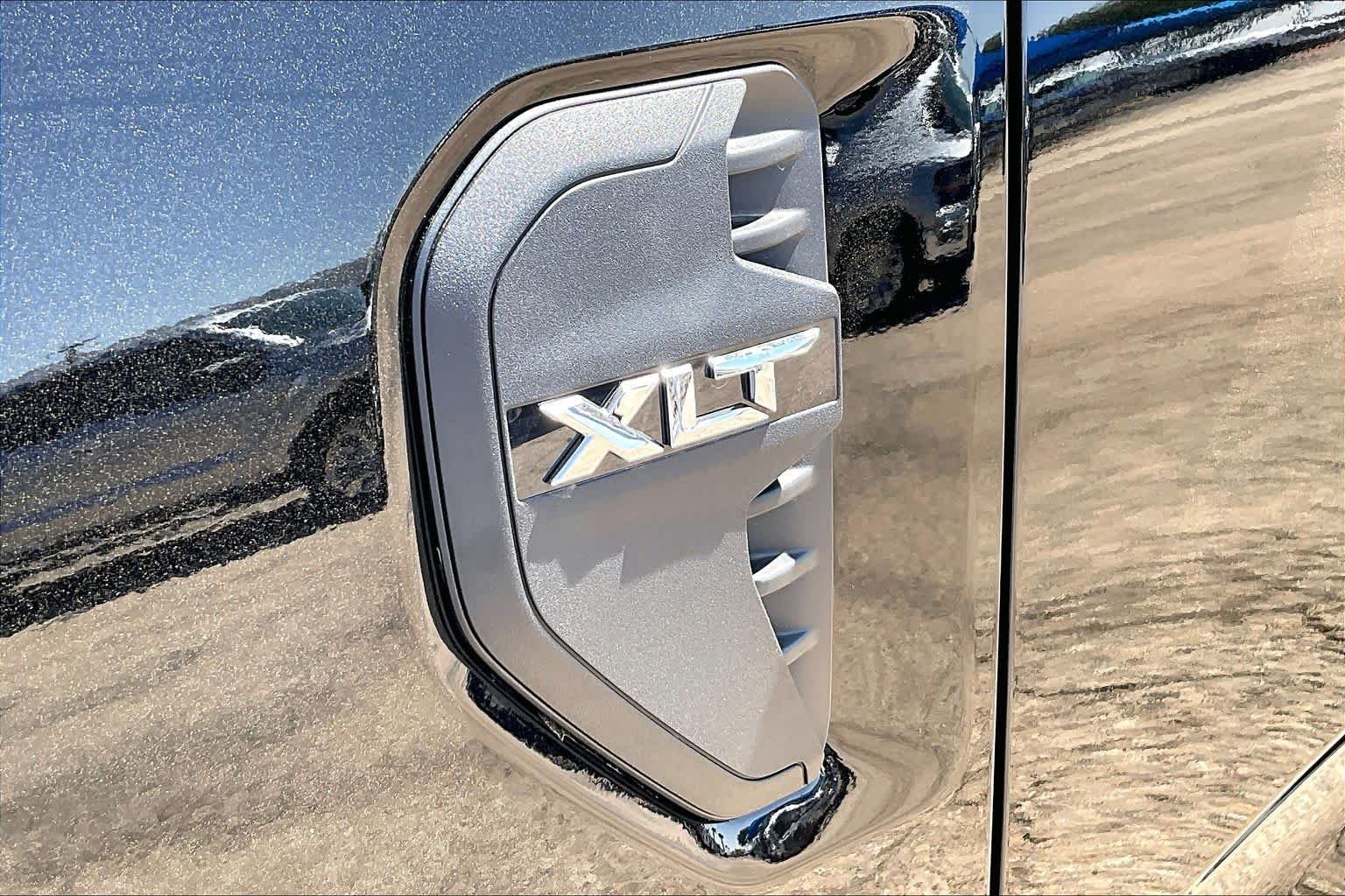 New 2026 Shadow Black Ford XLT image 15