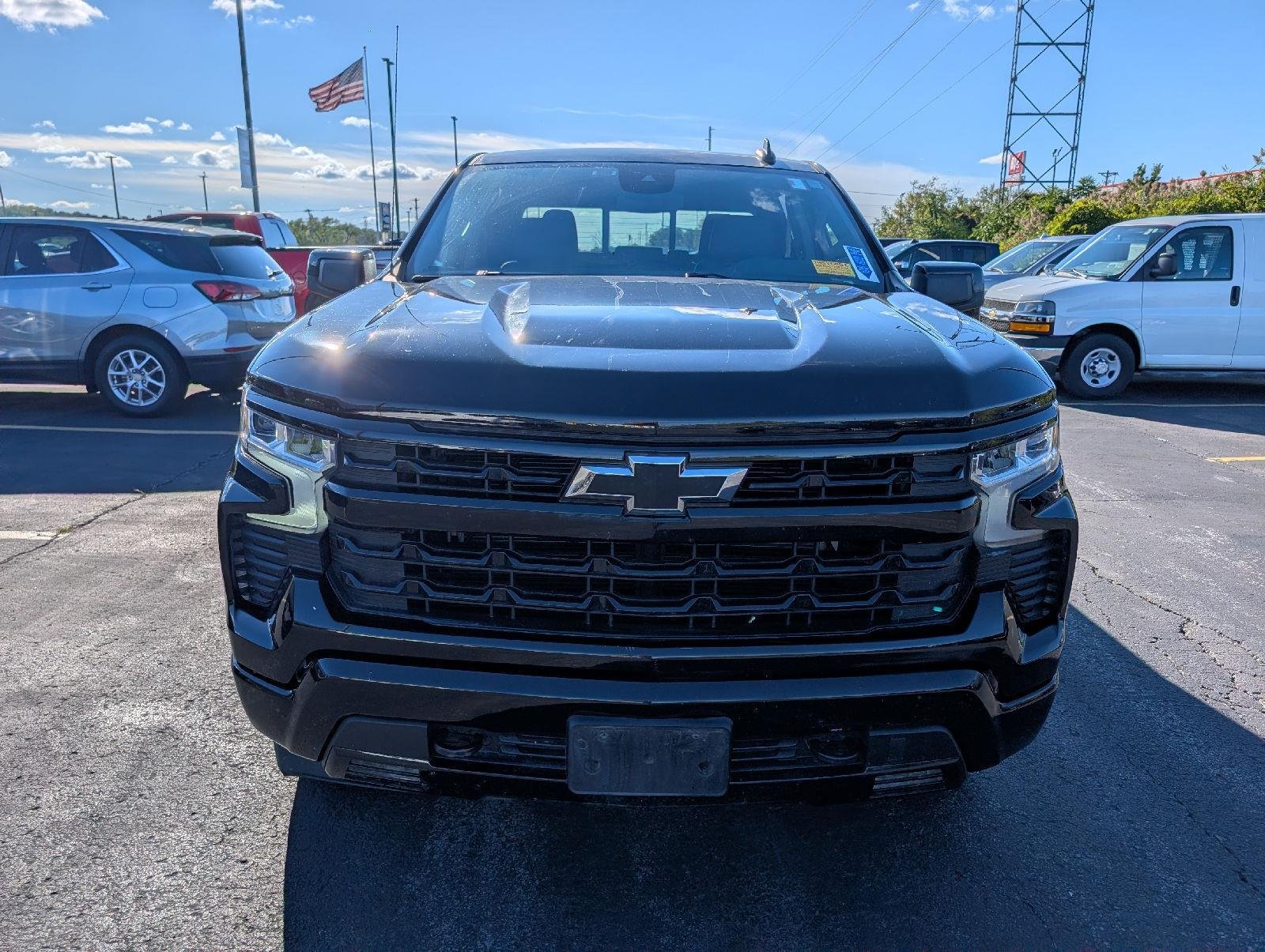 Used 2023  Chevrolet RST image 2