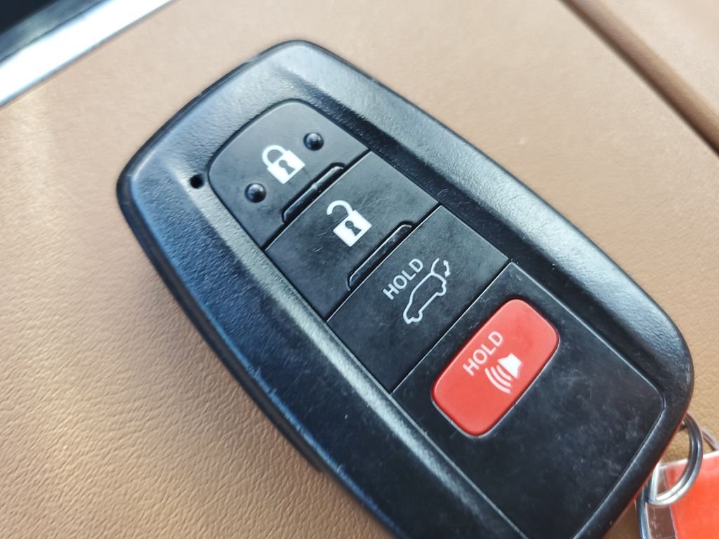 Used 2022 Beige Toyota Platinum image 25
