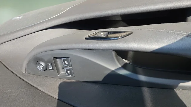 Used 2016 Radiant Silver Metallic Cadillac Base image 30