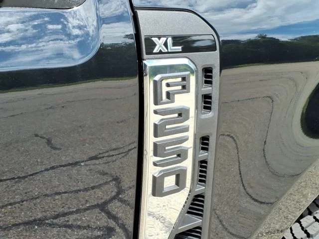New 2026 Agate Black Metallic Ford XL image 30