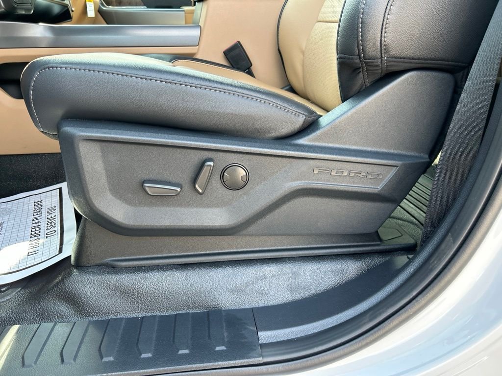 New 2026 Oxford White Ford Lariat image 15