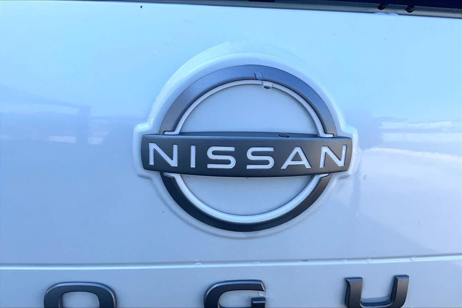 Used 2025 Everest White Pearl Nissan Platinum image 31