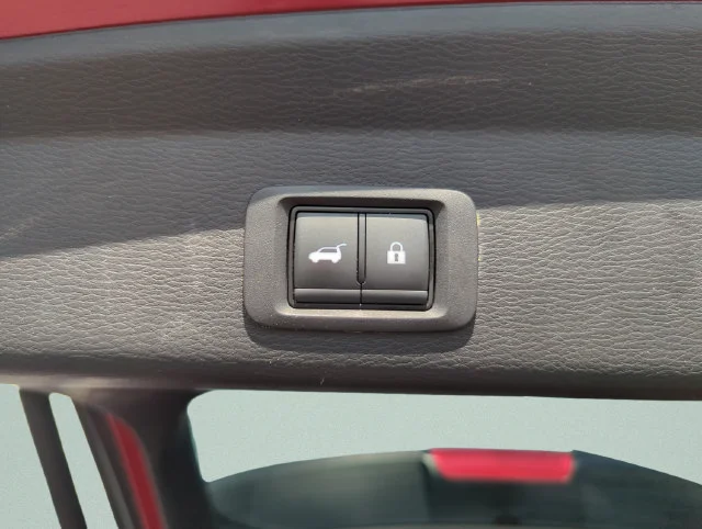 Used 2024  Mitsubishi SE image 21