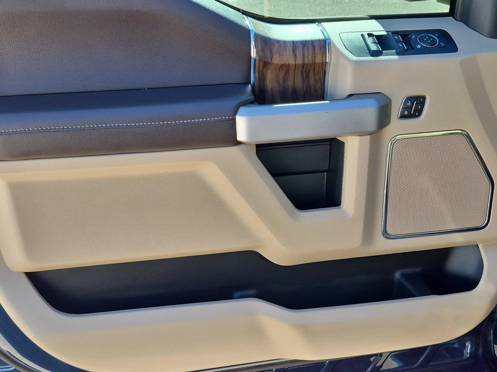 Used 2018 Blue Jeans Metallic Ford LARIAT image 14