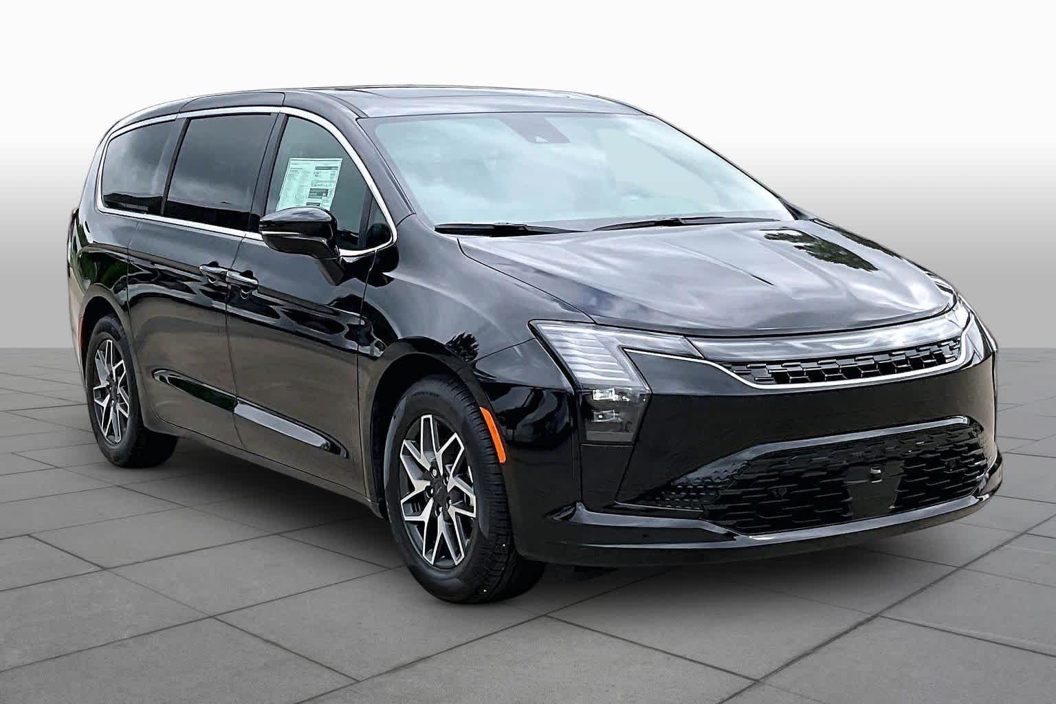 New 2027 Diamond Black Crystal Pearl-Coat Exterior Paint Chrysler Limited image 2