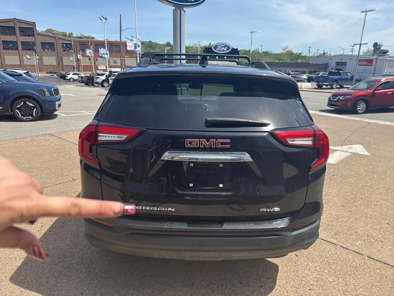 Used 2022 Black GMC SLE image 5