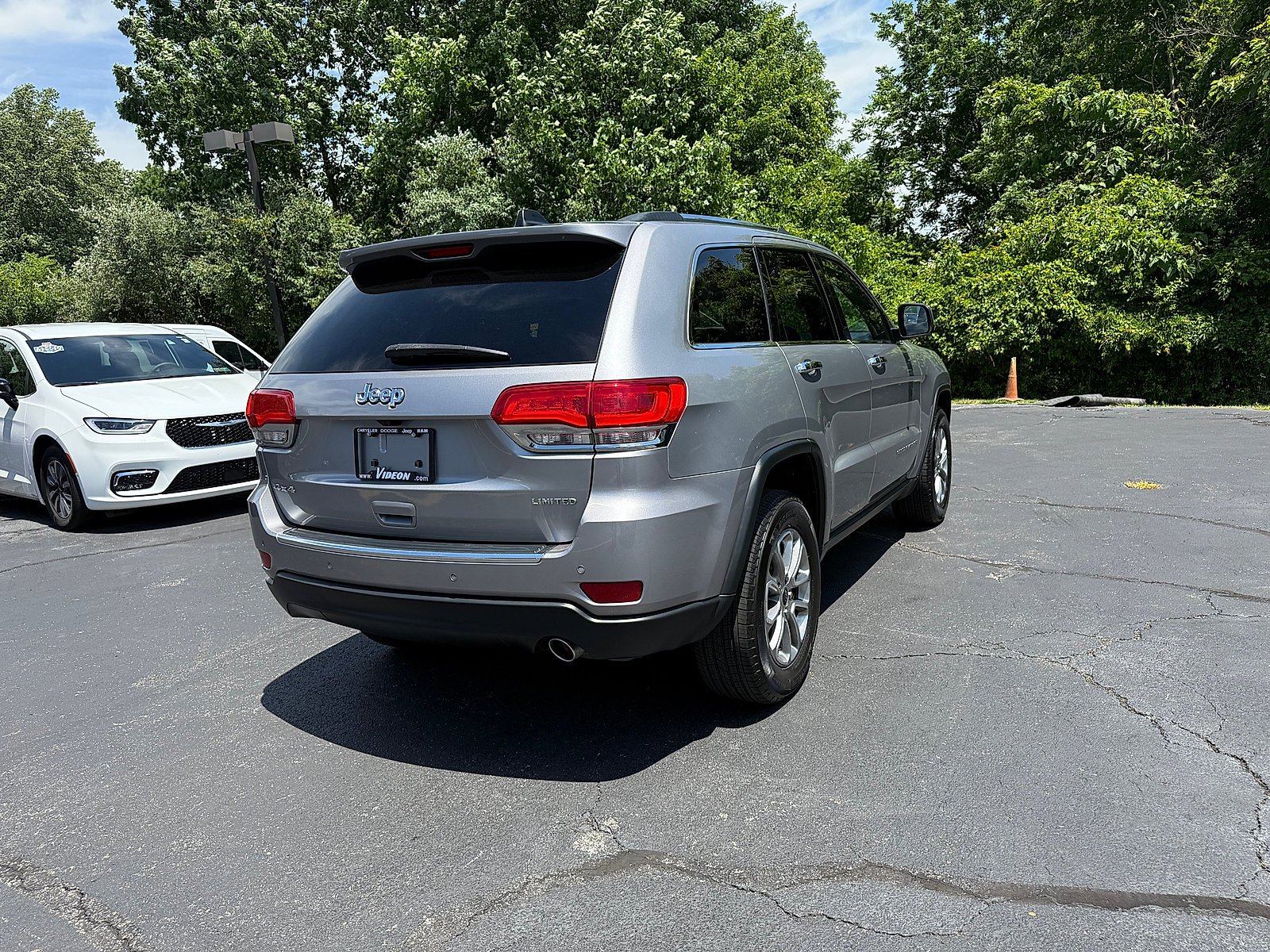Used 2016 Billet Silver Metallic Clearcoat Jeep Limited image 6
