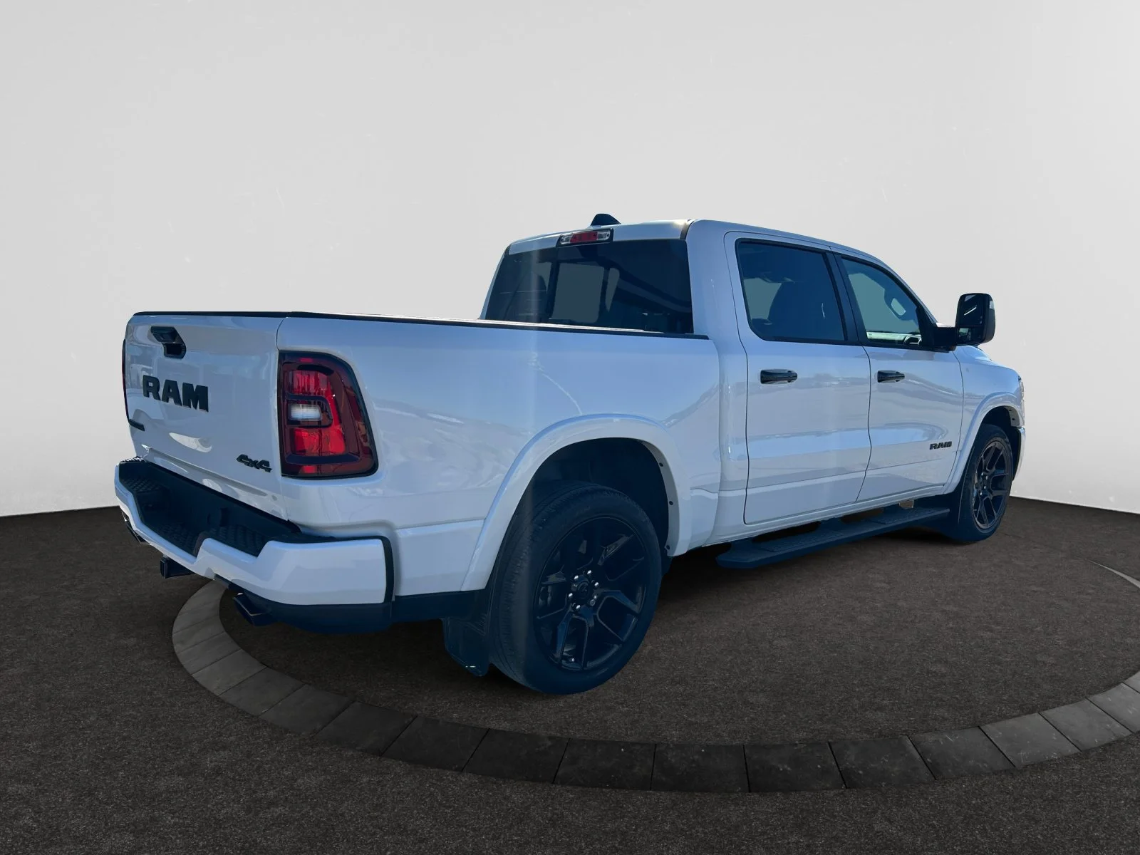 Used 2025 Ivory Tri-Coat Pearl Ram Laramie image 5