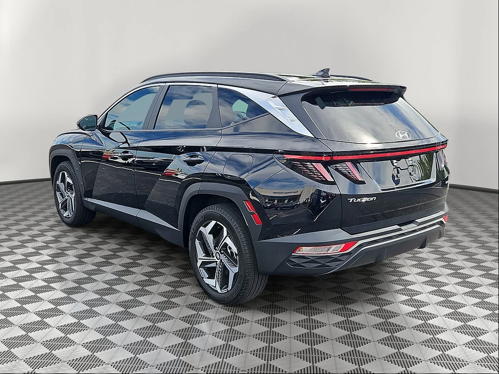 Used 2023 Phantom Black Pearl Hyundai SEL image 3
