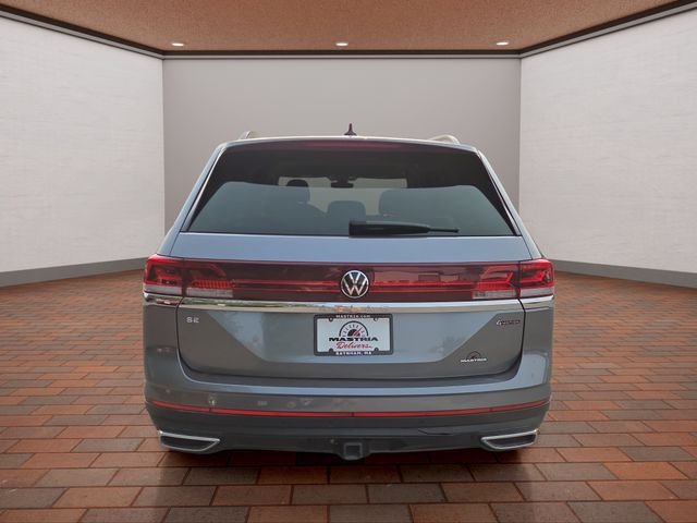 Used 2025 Pure White Volkswagen 2.0T SE w/Technology image 28