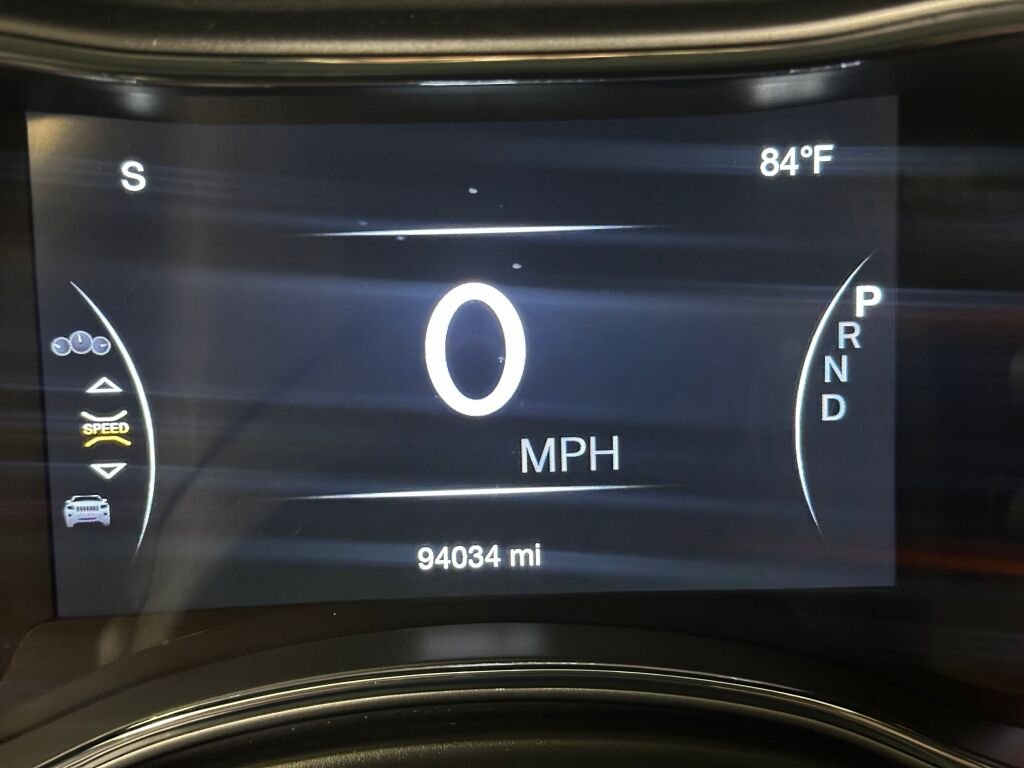 Certified Used 2020 Diamond Black Crystal Pearl Coat Jeep Laredo E image 3