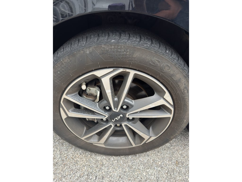 Used 2023 Aurora Black Kia LXS image 5
