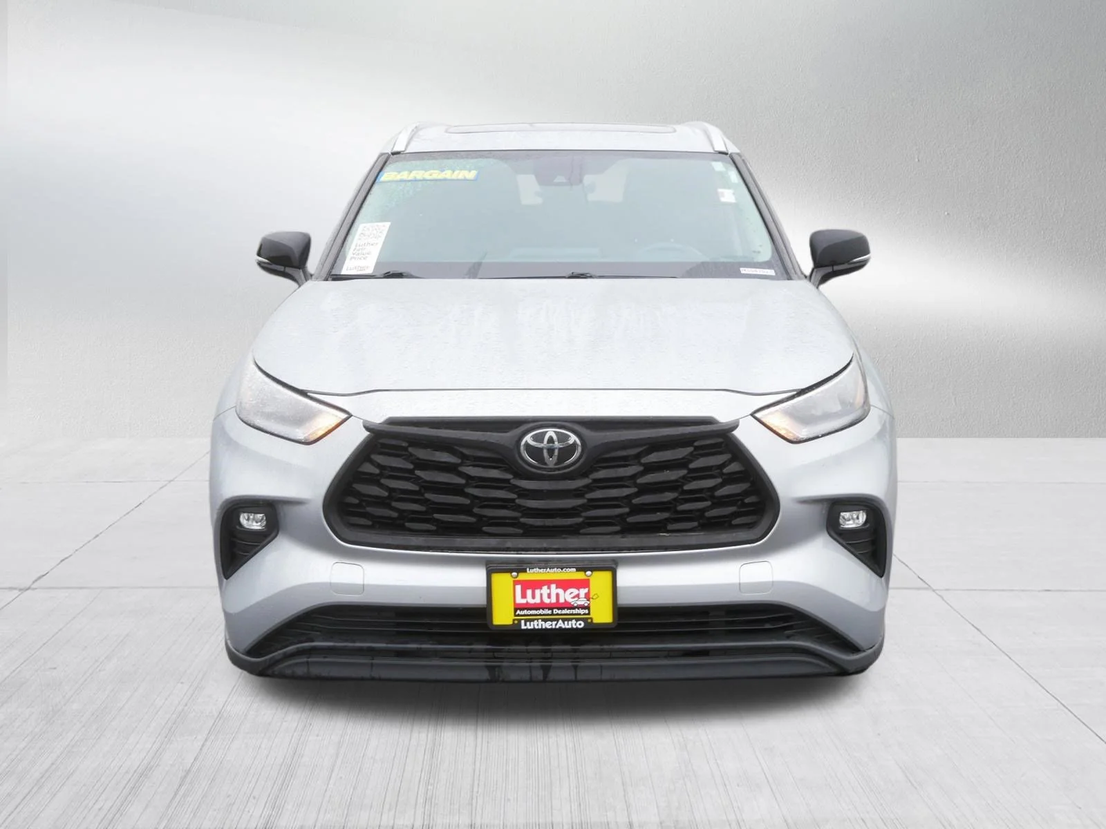 Used 2020 Toyota Highlander XLE with VIN 5TDGZRBHXLS504701 for sale in Cambridge, Minnesota