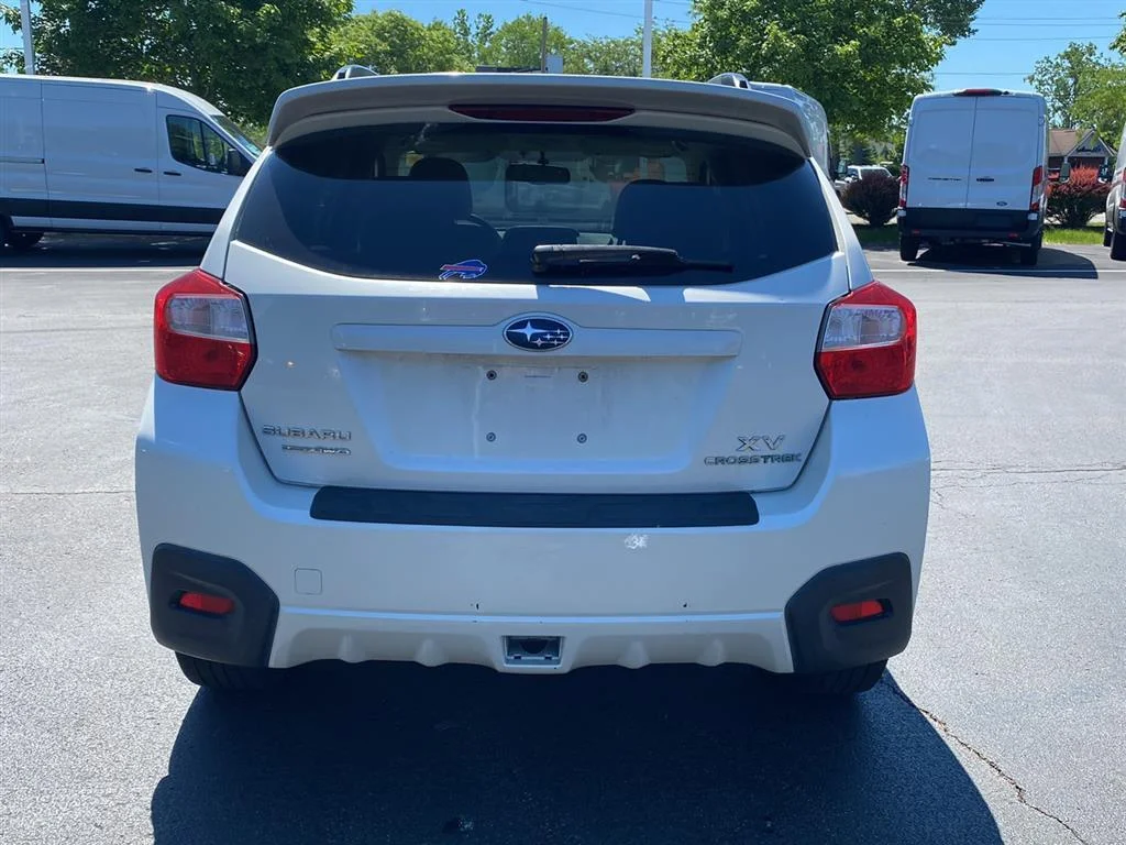 Used 2014 Satin White Pearl Subaru Premium image 9