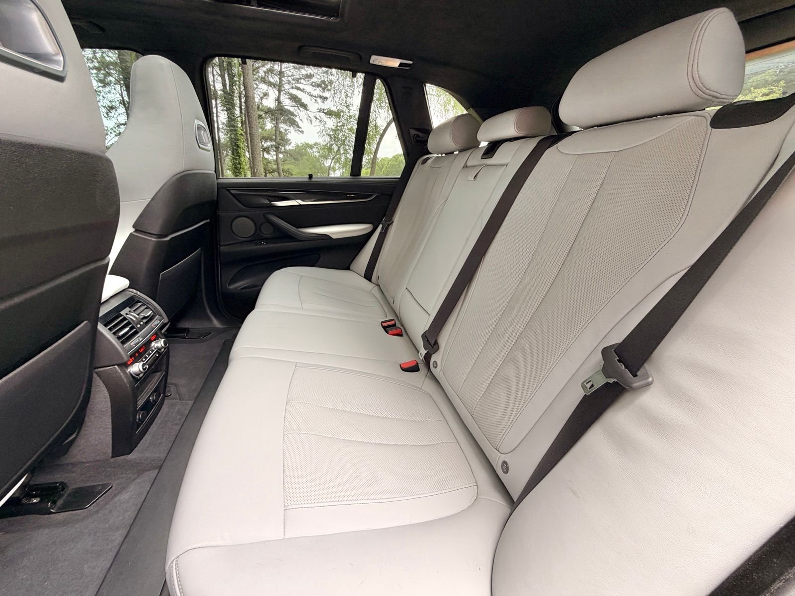 Used 2018 Silverstone Metallic BMW Base image 14