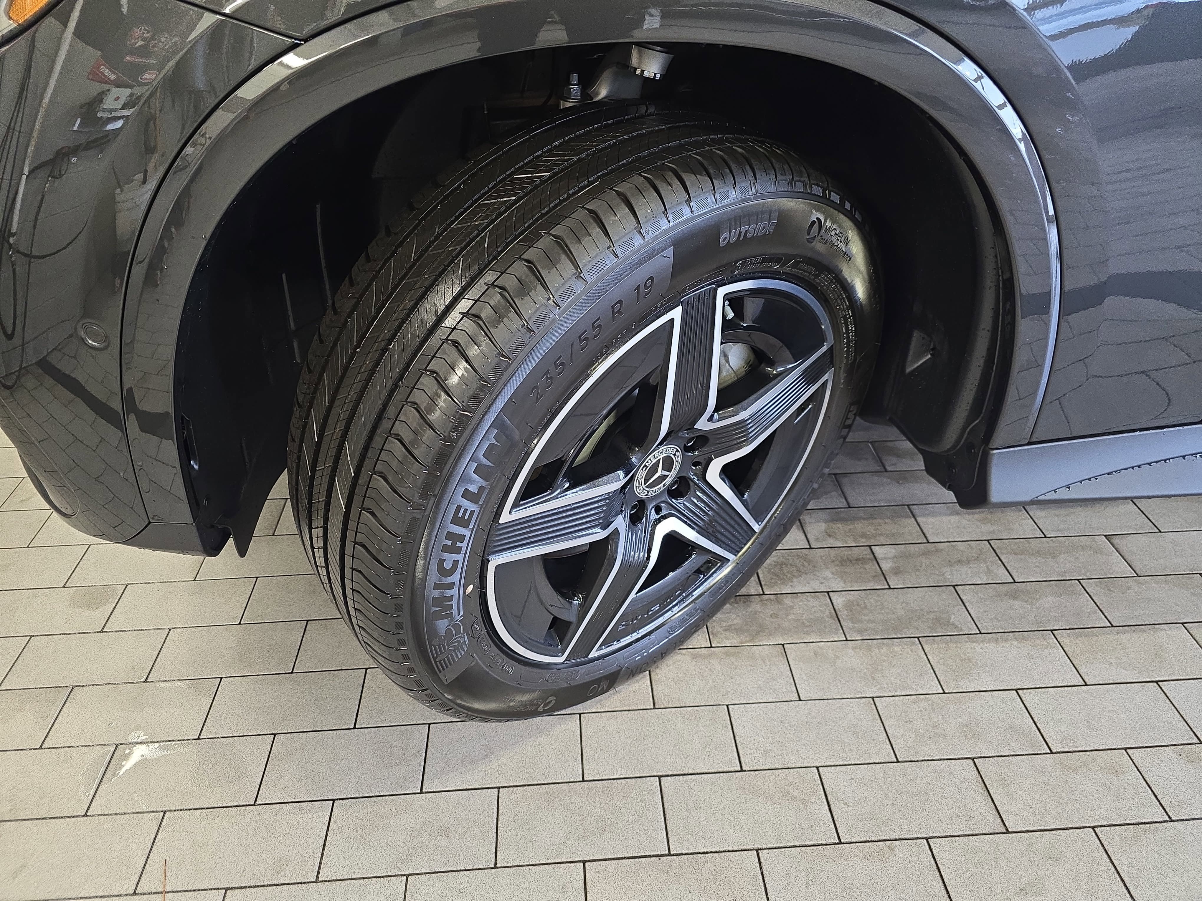 New 2026 Graphite Grey Metallic Mercedes-Benz GLC300 image 33