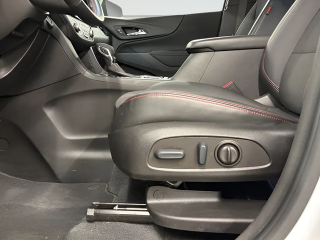 Used 2022 White Chevrolet RS image 25