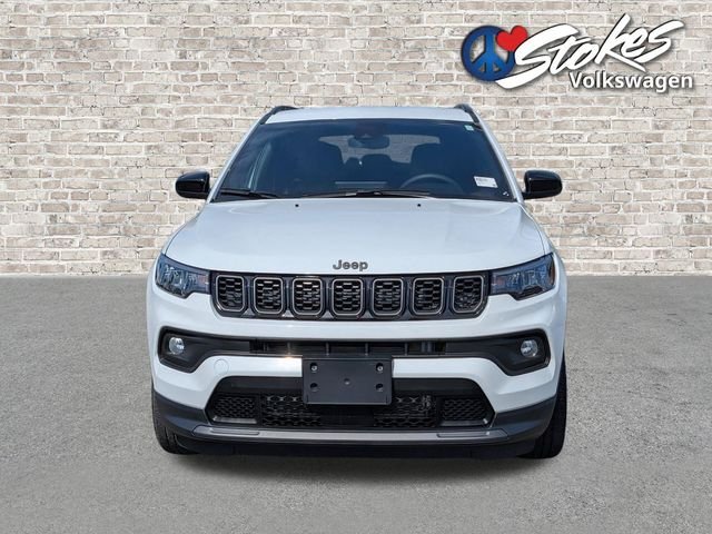 Used 2026 White Jeep Latitude image 9