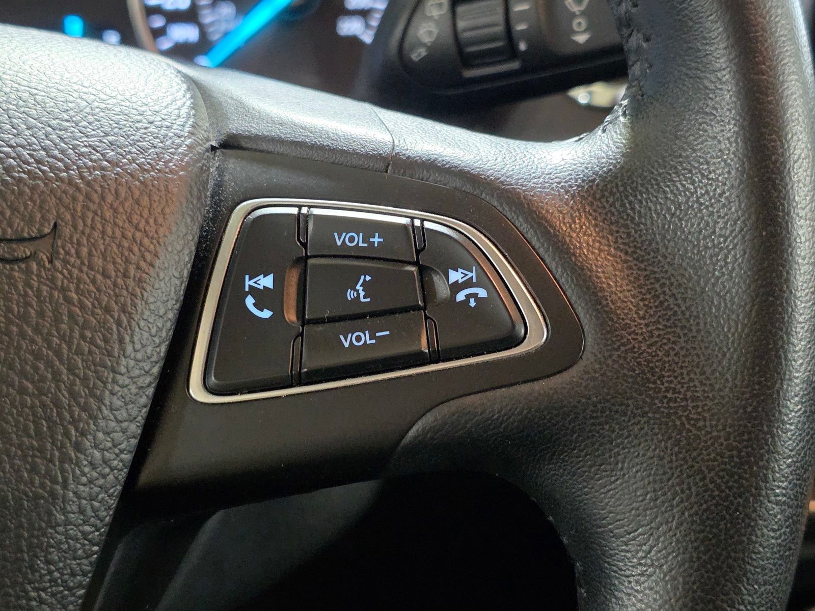 Used 2018 Ruby Red Metallic Ford SE image 32