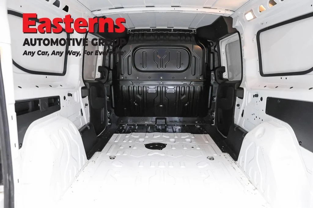 Used 2022 White Ram Base image 9