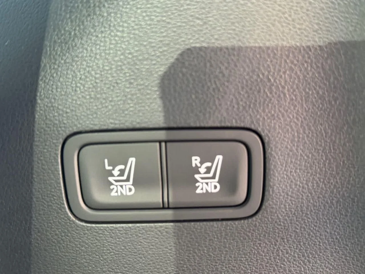 New 2027 Silver Hyundai SE AWD image 12