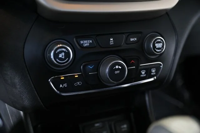 Used 2016 Gray Jeep Latitude image 11