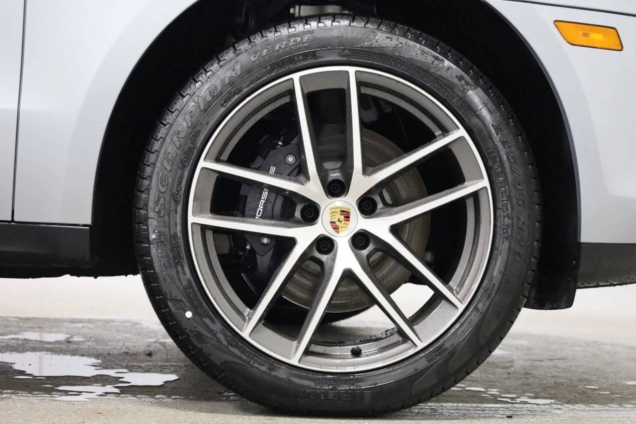 2026 Porsche Macan T - Photo 12