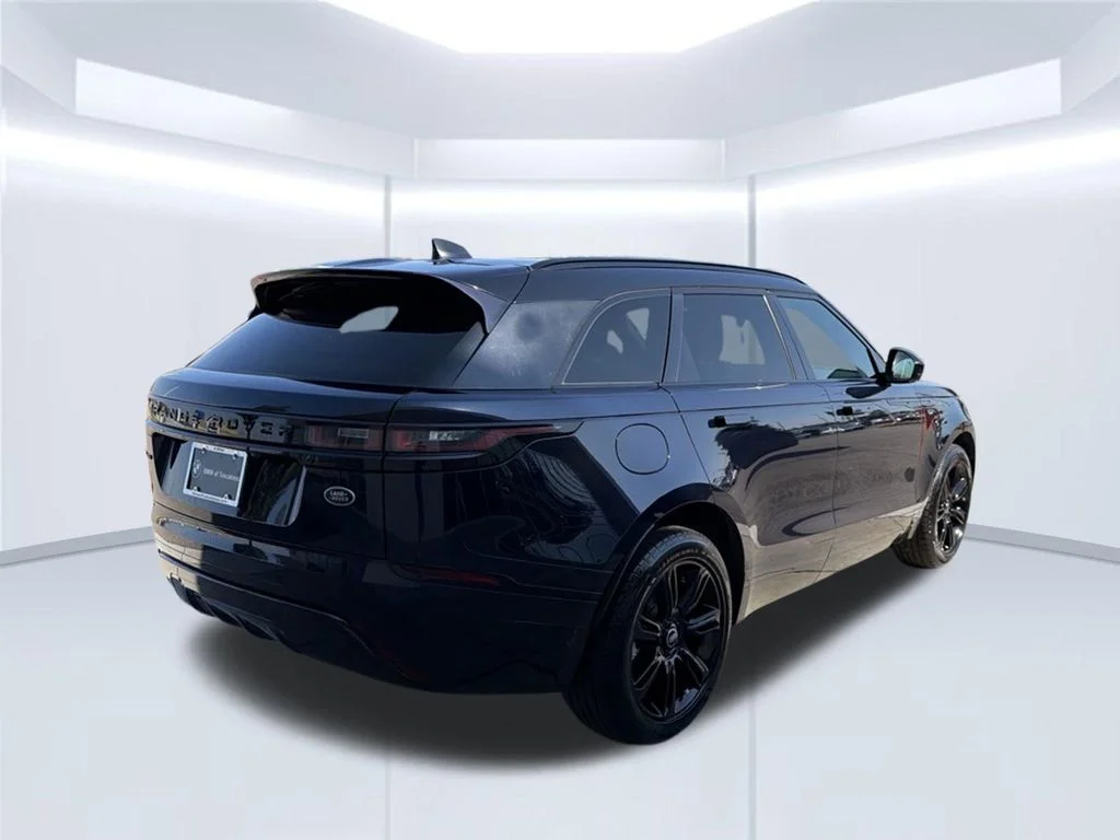 Used 2023 Blue Land Rover R-Dynamic S image 6