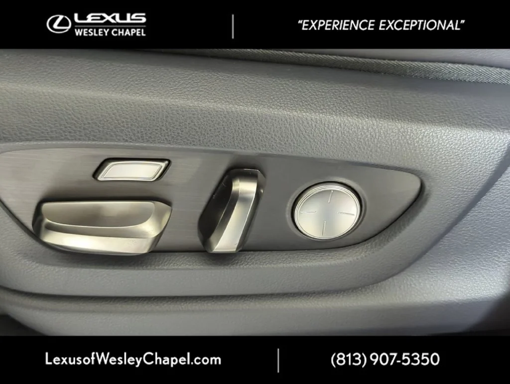 Used 2025 White Lexus 700H image 19