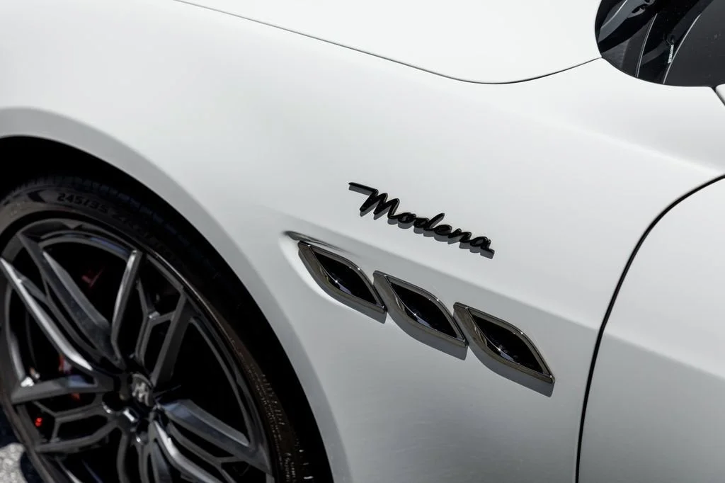 Used 2022 Bianco Maserati Modena image 41