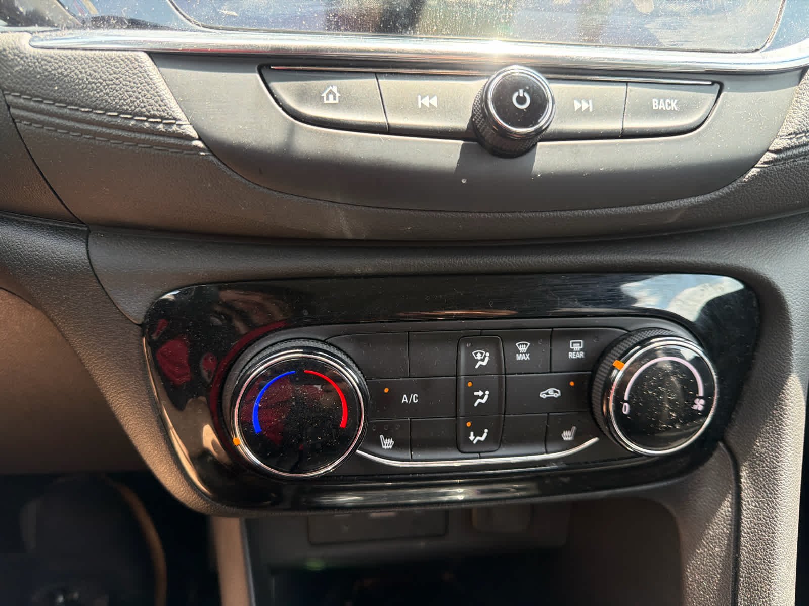 Used 2023 Summit White Buick Preferred image 12