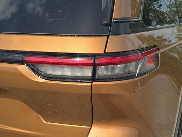 New 2026 Copper Shino Metallic Clear-Coat Exterior Paint Jeep Limited image 8