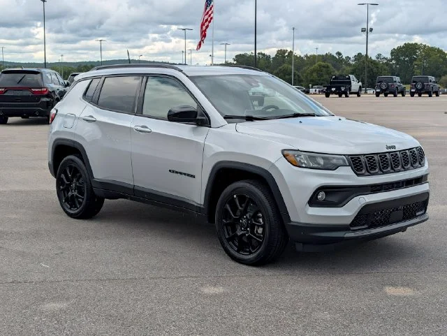 New 2026 Silver Zynith Metallic Clear-Coat Exterior Paint Jeep Latitude image 7