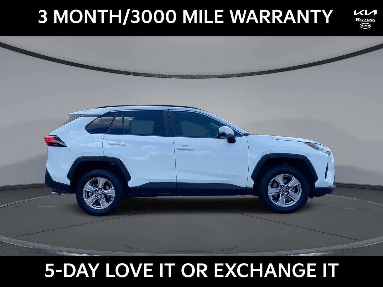 Used 2022 White Toyota XLE image 9