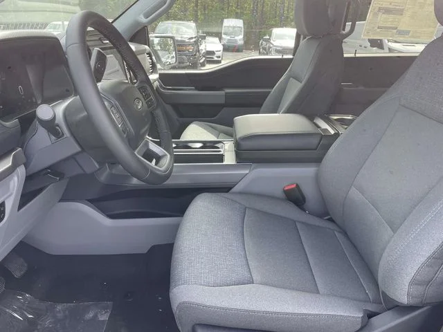 New 2026 Oxford White Ford XLT image 15