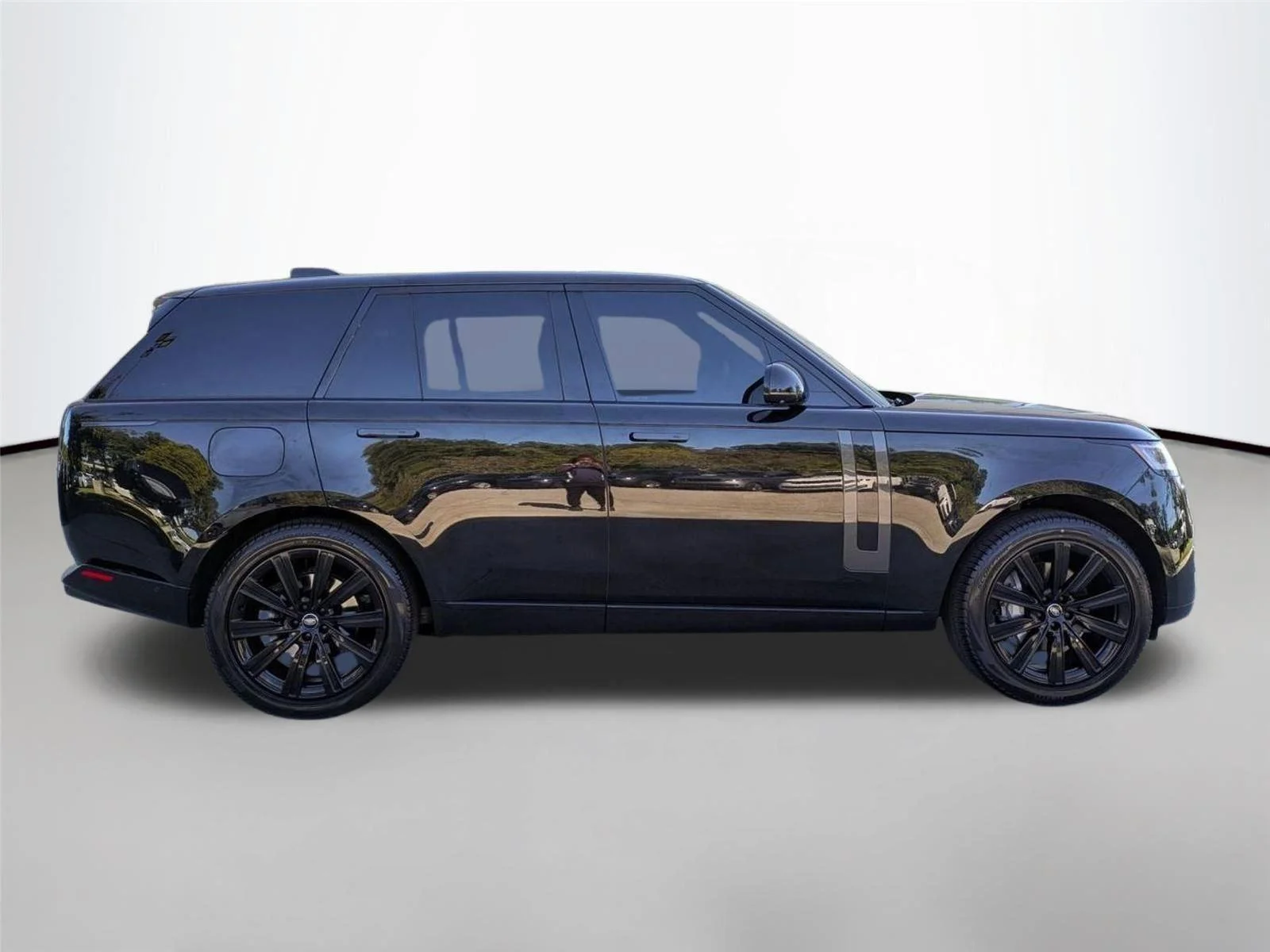 Used 2023 Santorini Black Metallic Land Rover SE image 4