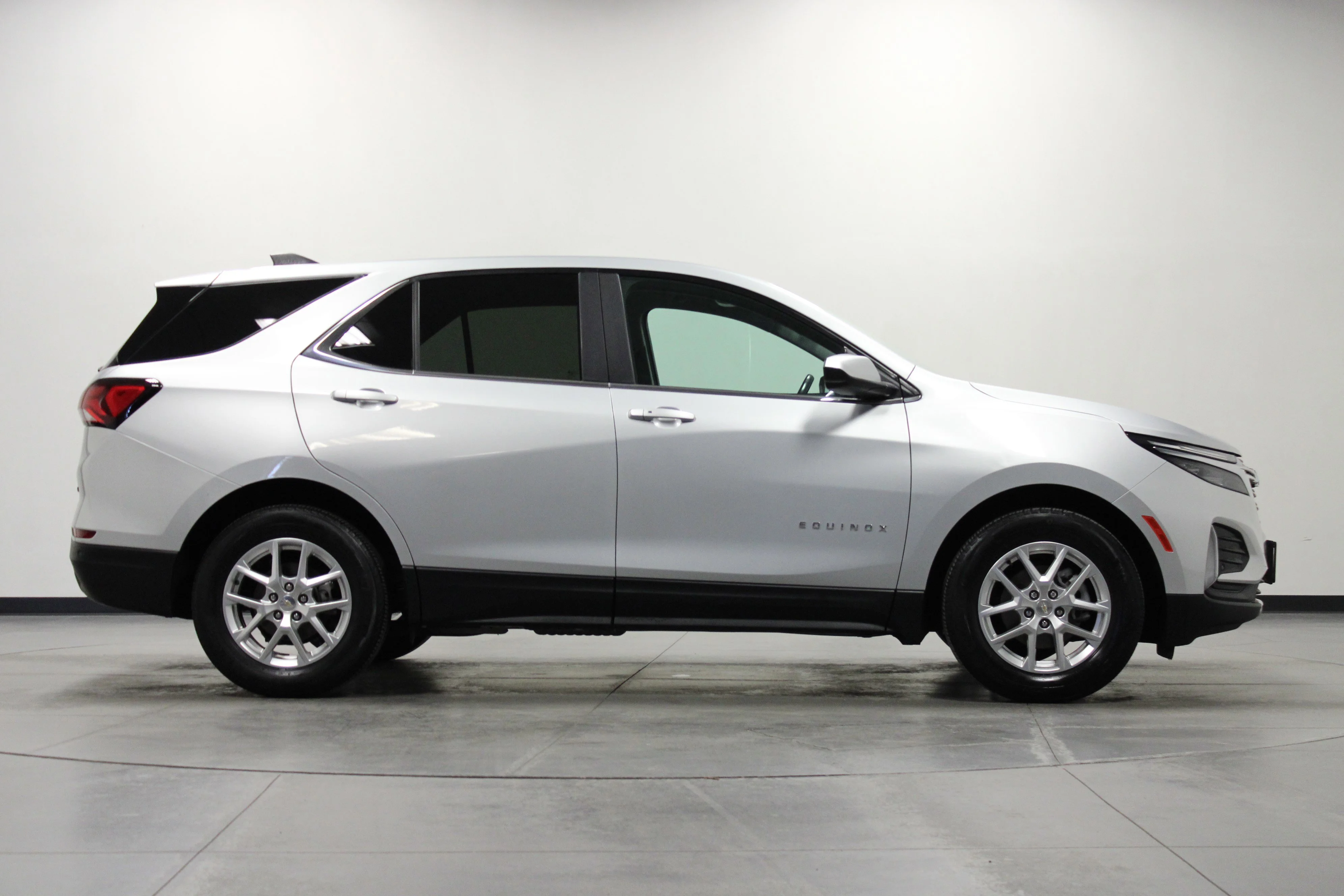 Used 2022 Silver Ice Metallic Chevrolet LT image 3