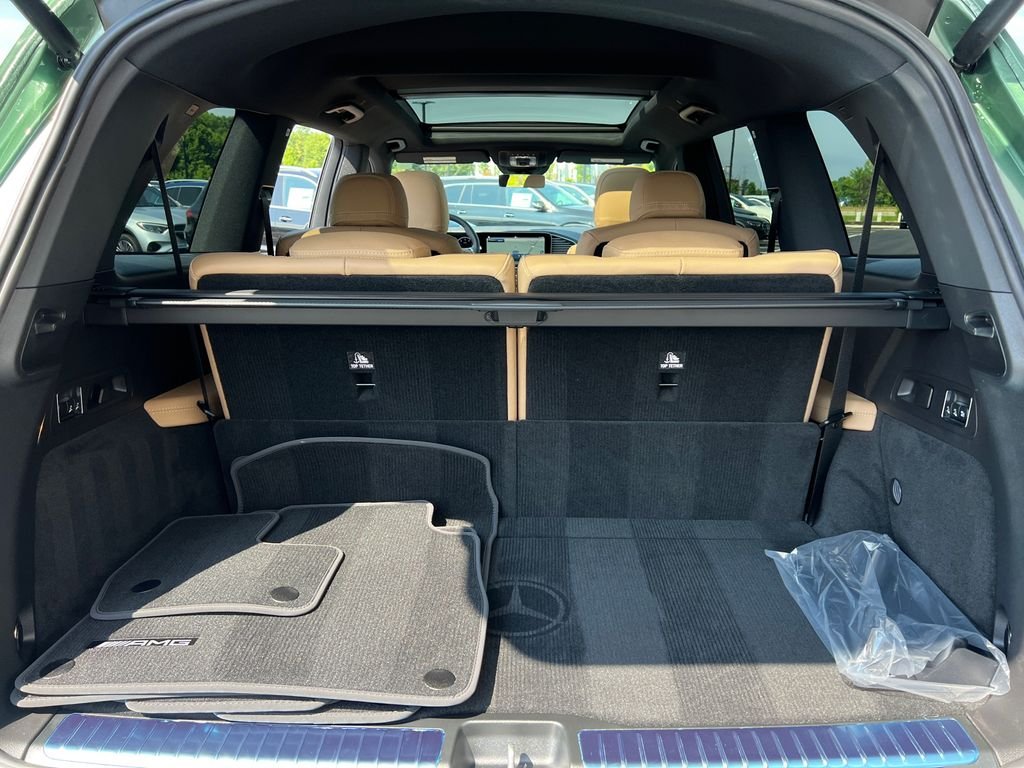New 2026 MANUFAKTUR Ireland Mid Green Metallic Mercedes-Benz GLS 450 image 7