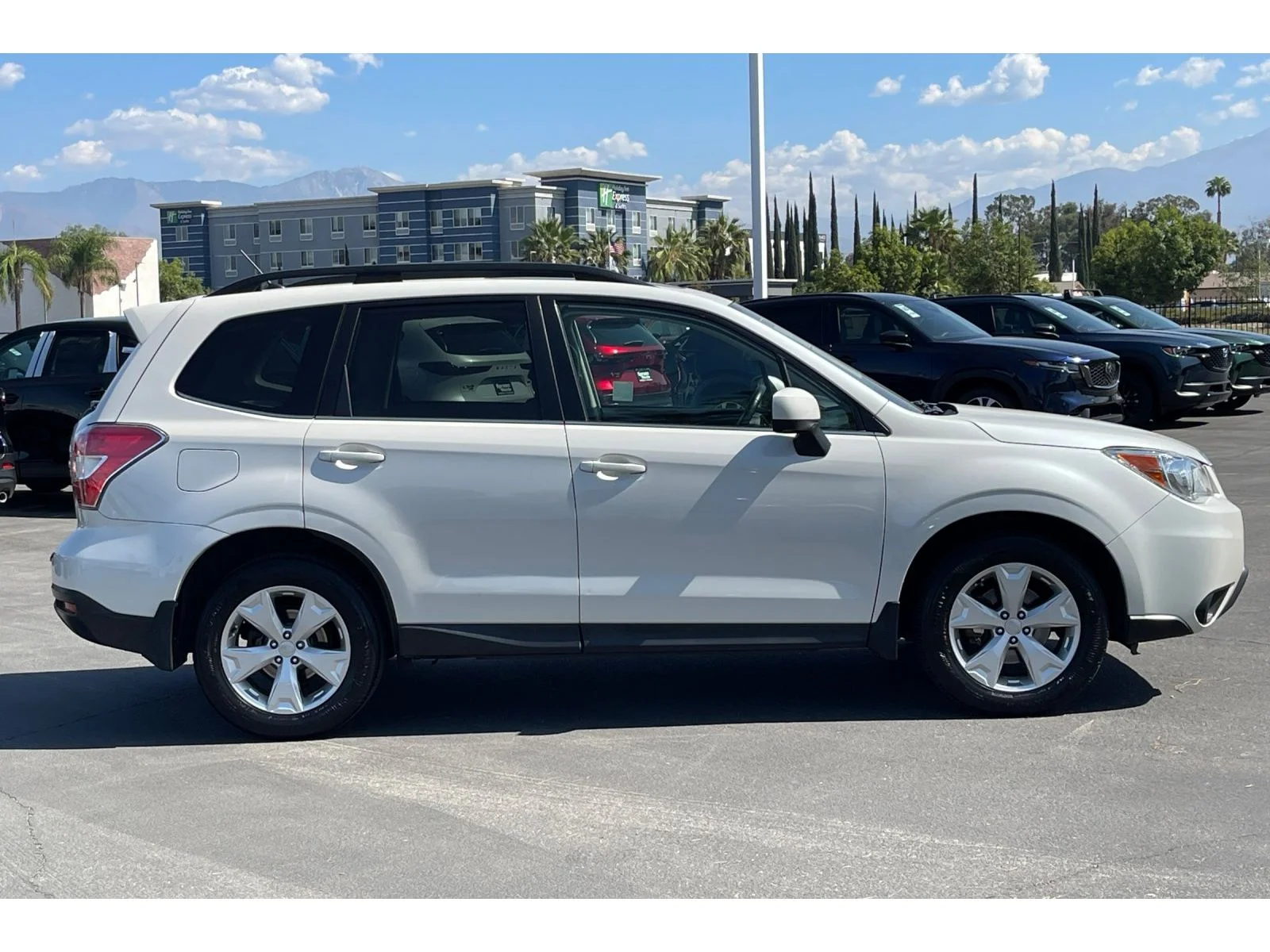 Used 2015 Satin White Pearl Subaru 2.5i Limited image 7