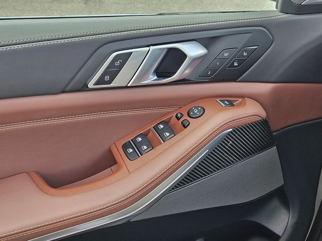 Used 2026 Mineral White Metallic BMW M60i image 38