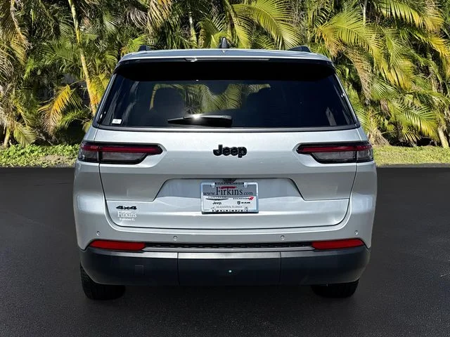 New 2026 Silver Zynith Exterior Paint Jeep Limited image 5