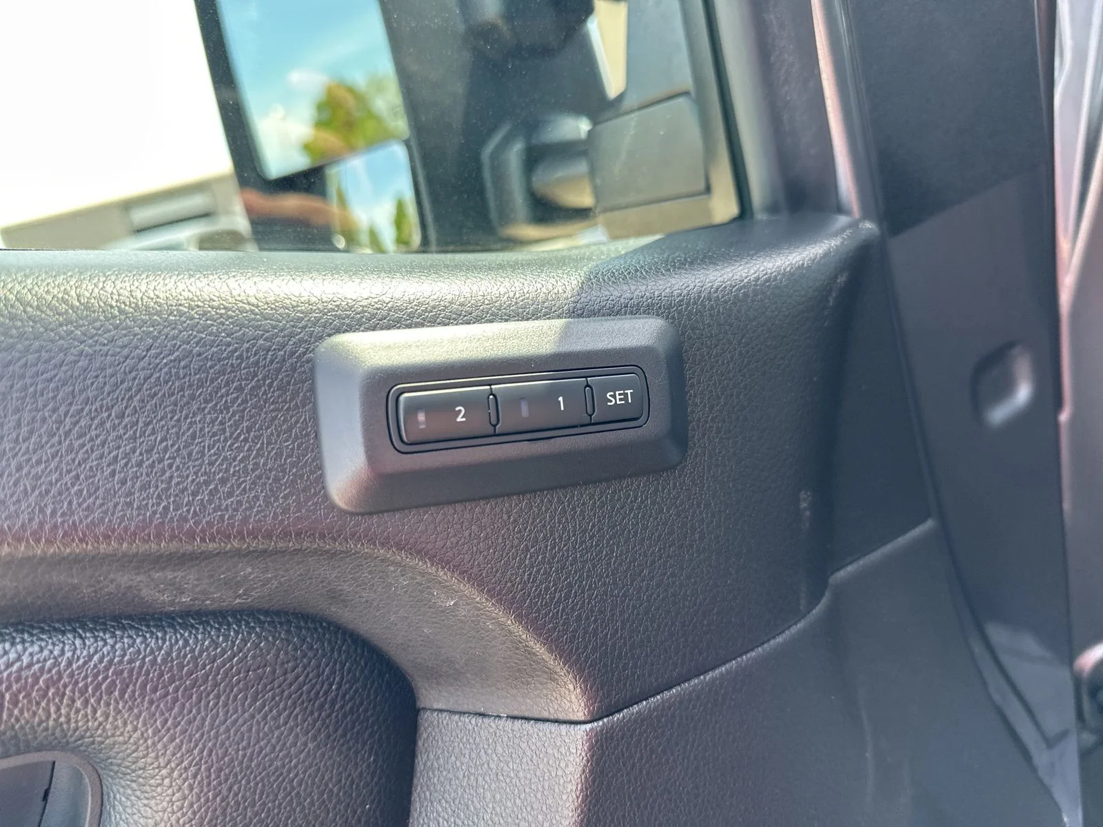 Used 2019 Gray Nissan SL image 16