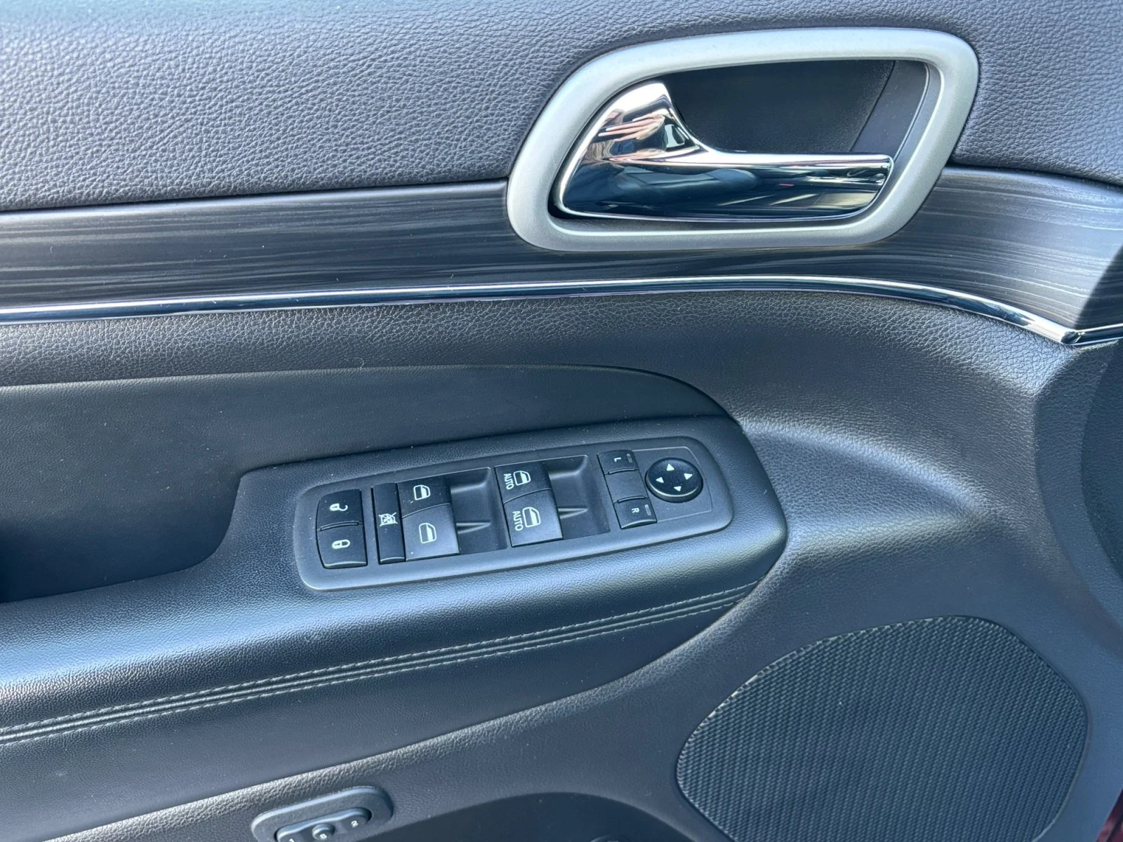 Used 2019 Red Jeep Limited image 11