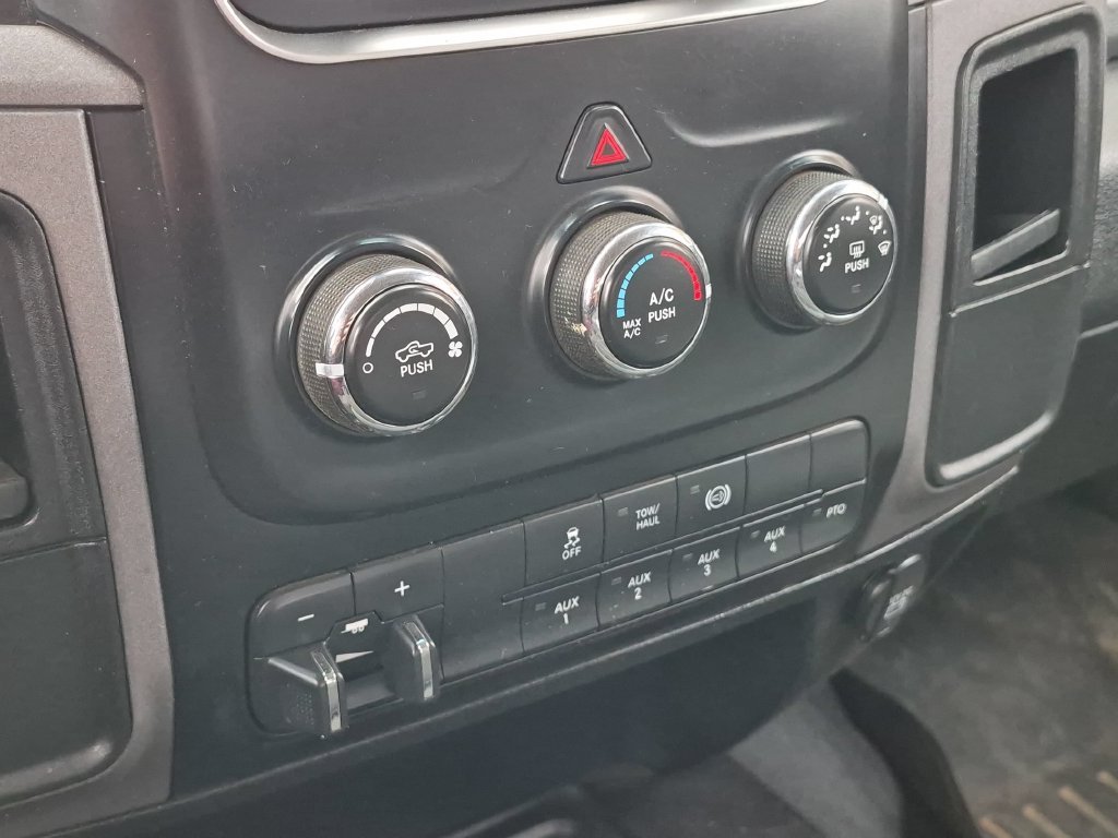 Used 2014 Bright White Clearcoat Ram Tradesman image 19