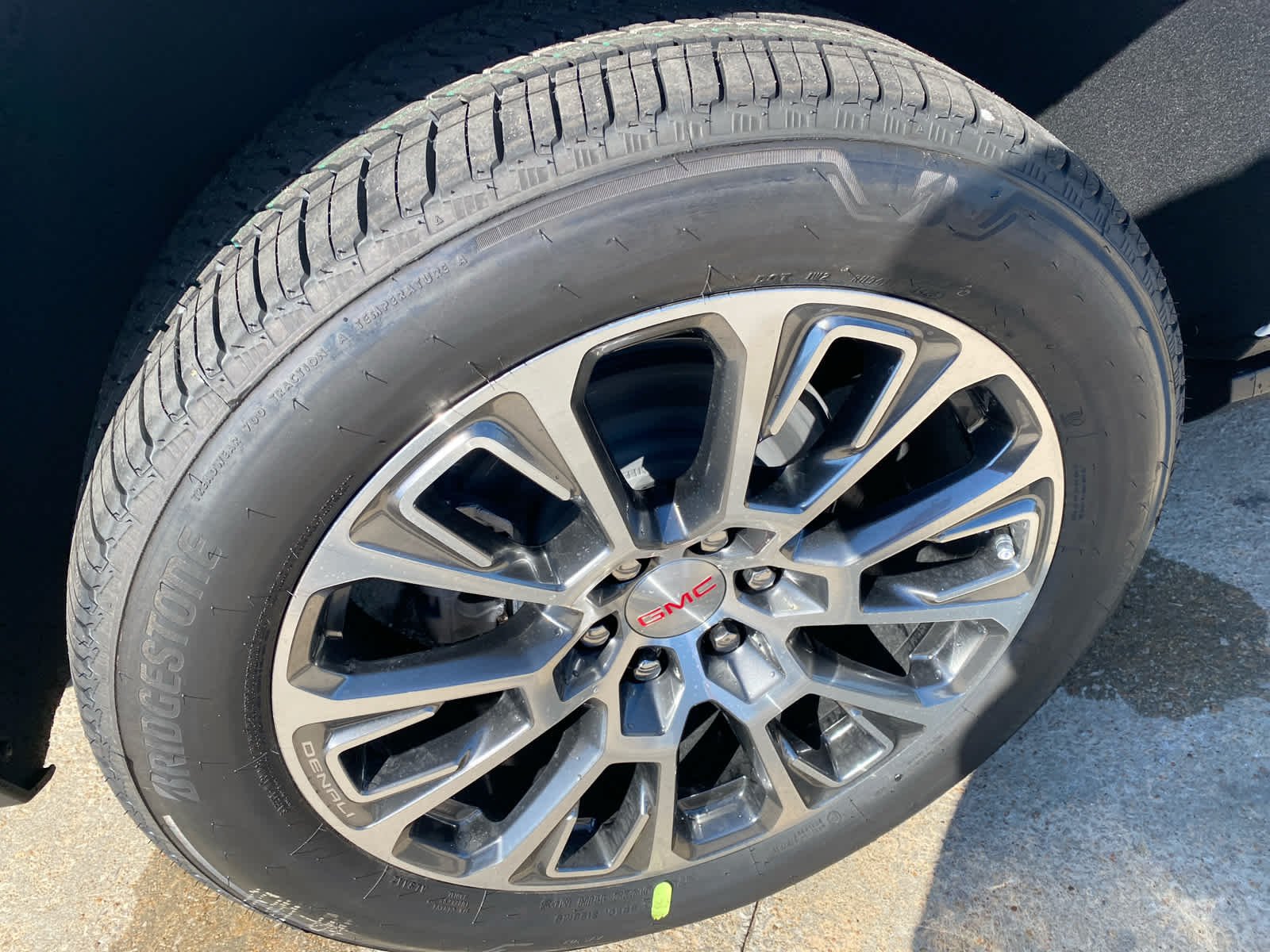 2026 GMC Yukon XL Denali - Photo 27