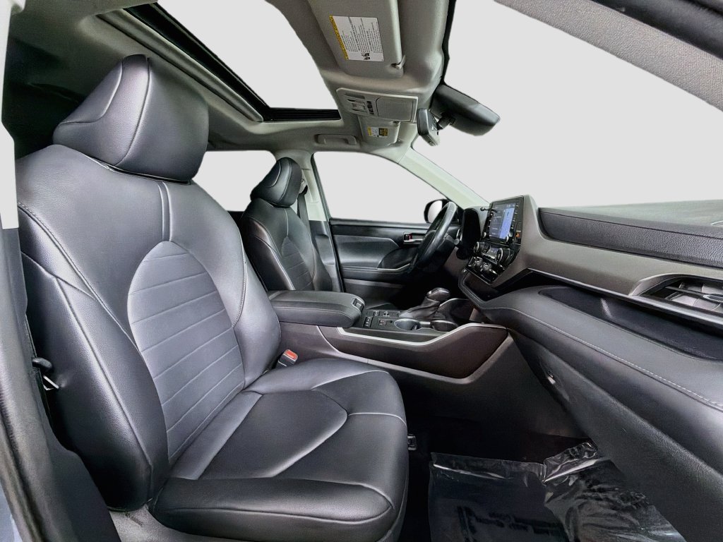 Used 2021  Toyota XLE image 30