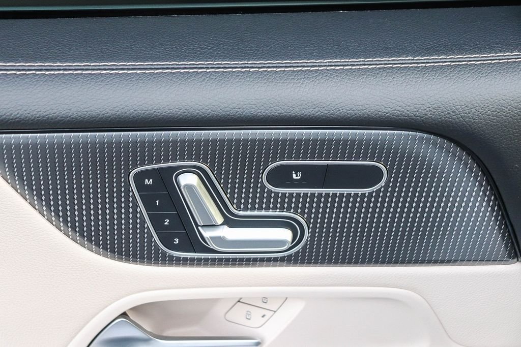 Used 2021 Polar White Mercedes-Benz GLB 250 image 25
