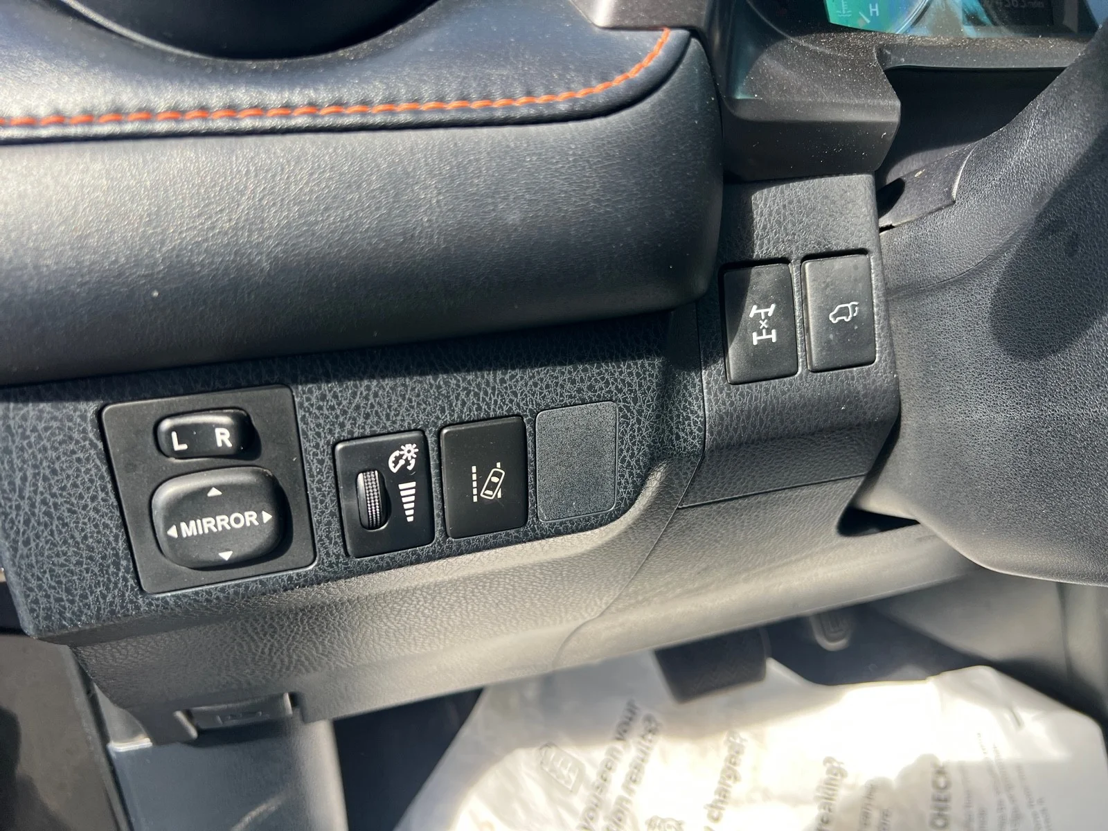 Used 2018 Magnetic Gray Metallic Toyota SE image 14